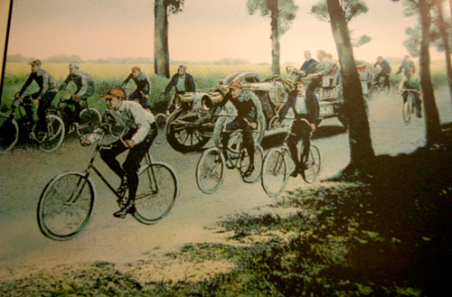 Nugget #137 D French Bicylists escort Flyer
